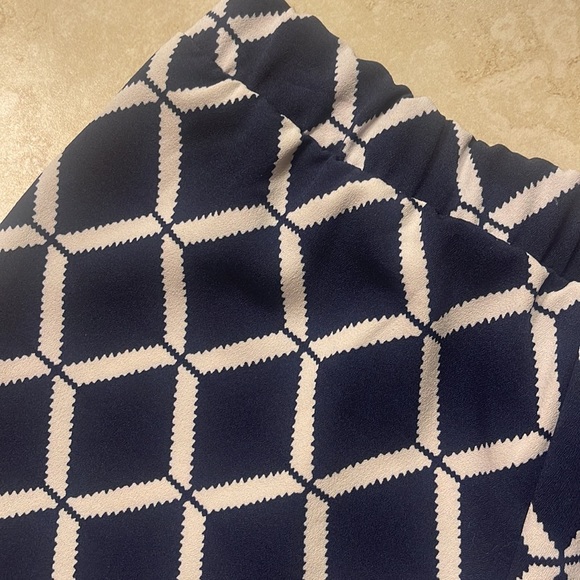 scalloped shorts size small - Picture 4 of 4